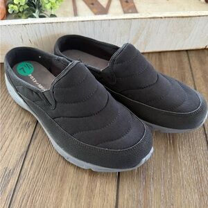 Woman’s easy spirit Slip-On Shoes size 7.5